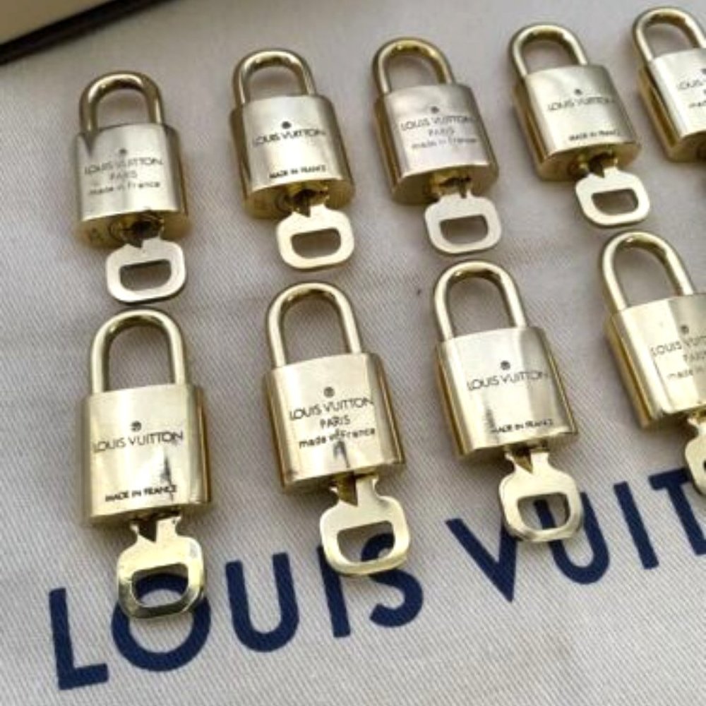 SALE! Louis Vuitton Lock & Key Gold Brass Authentic MINT - Picture 14 of 15